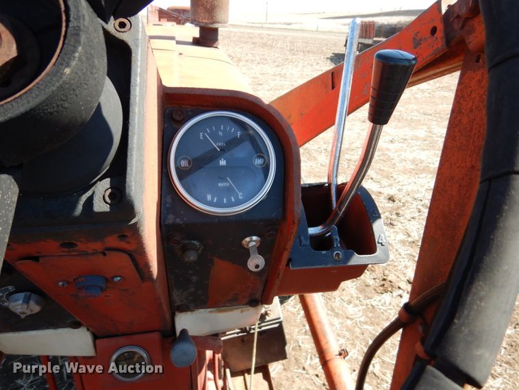 image for item DJ3105 International Farmall 806 tractor