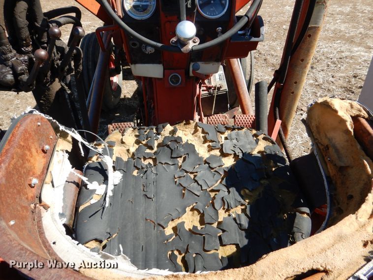 image for item DJ3105 International Farmall 806 tractor