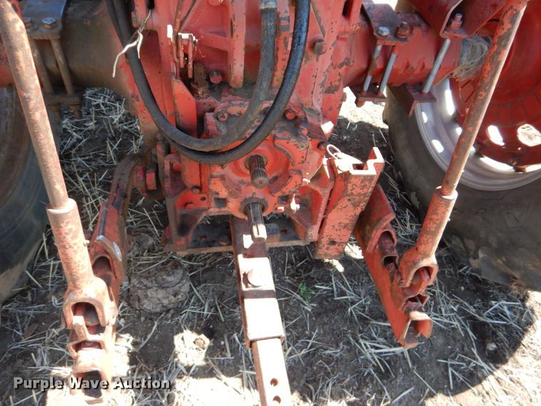 image for item DJ3105 International Farmall 806 tractor