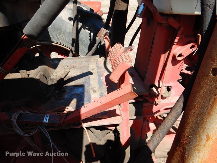 image for item DJ3105 International Farmall 806 tractor