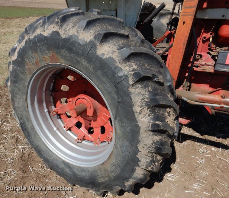 image for item DJ3105 International Farmall 806 tractor