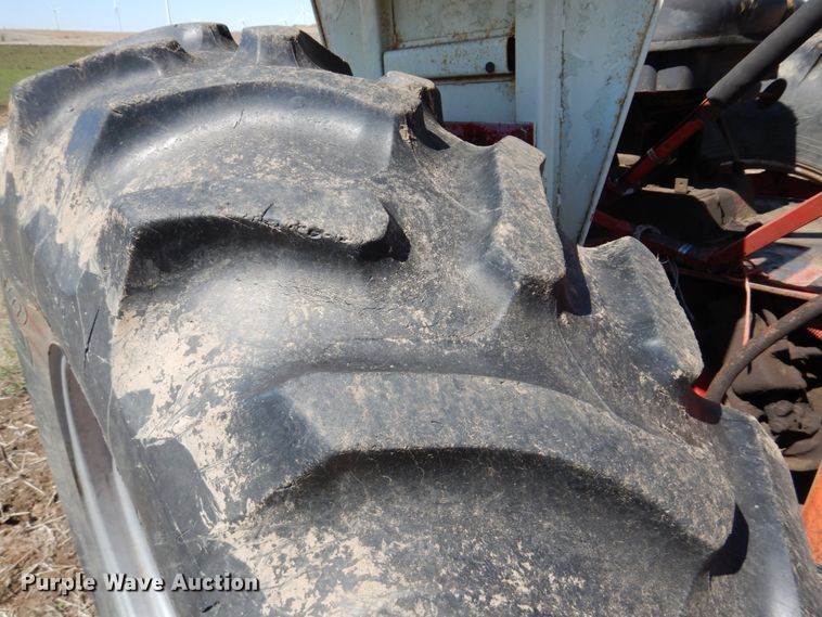 image for item DJ3105 International Farmall 806 tractor