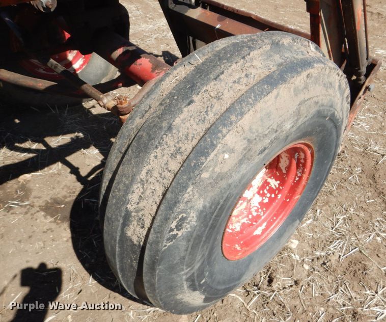 image for item DJ3105 International Farmall 806 tractor