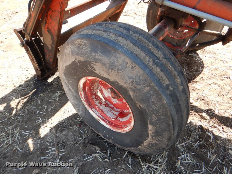 image for item DJ3105 International Farmall 806 tractor