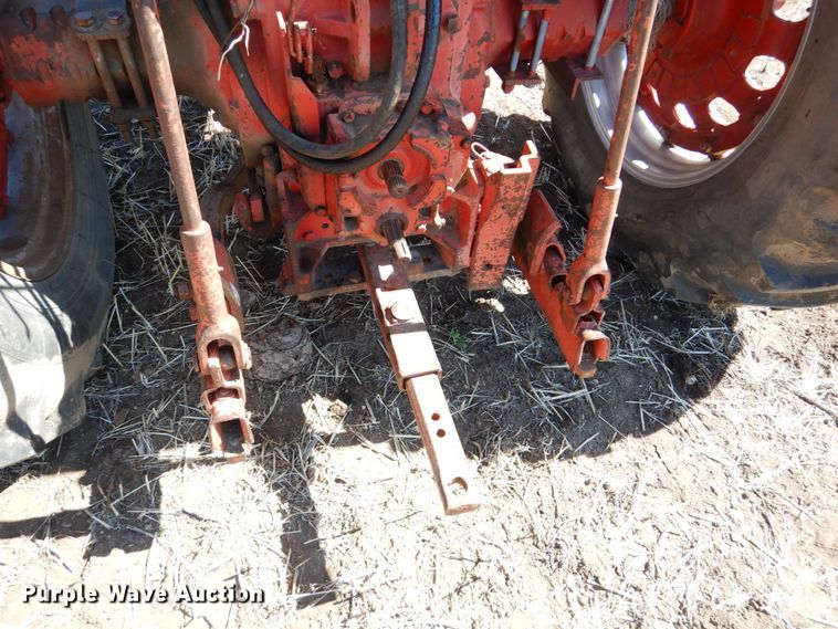 image for item DJ3105 International Farmall 806 tractor