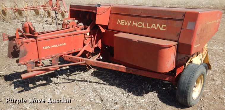 image for item DJ3106 New Holland Hayliner 278 small square baler