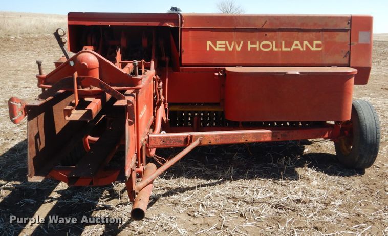 image for item DJ3106 New Holland Hayliner 278 small square baler