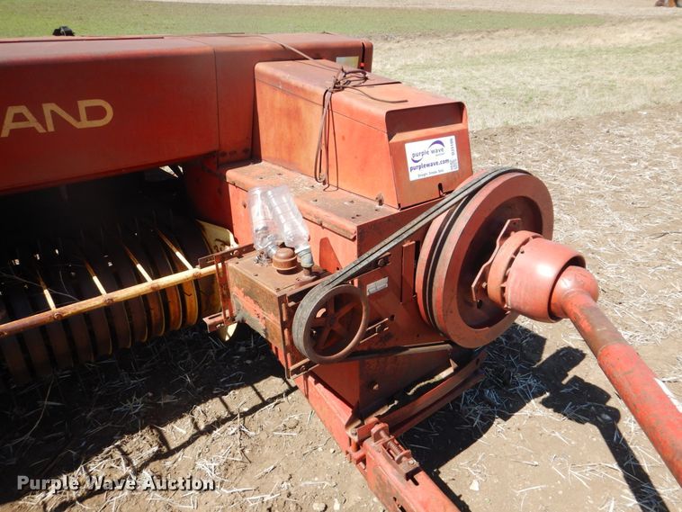 image for item DJ3106 New Holland Hayliner 278 small square baler