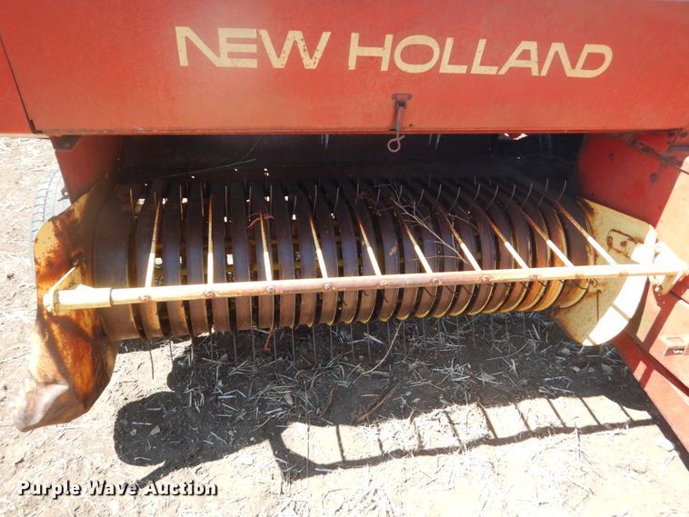 image for item DJ3106 New Holland Hayliner 278 small square baler