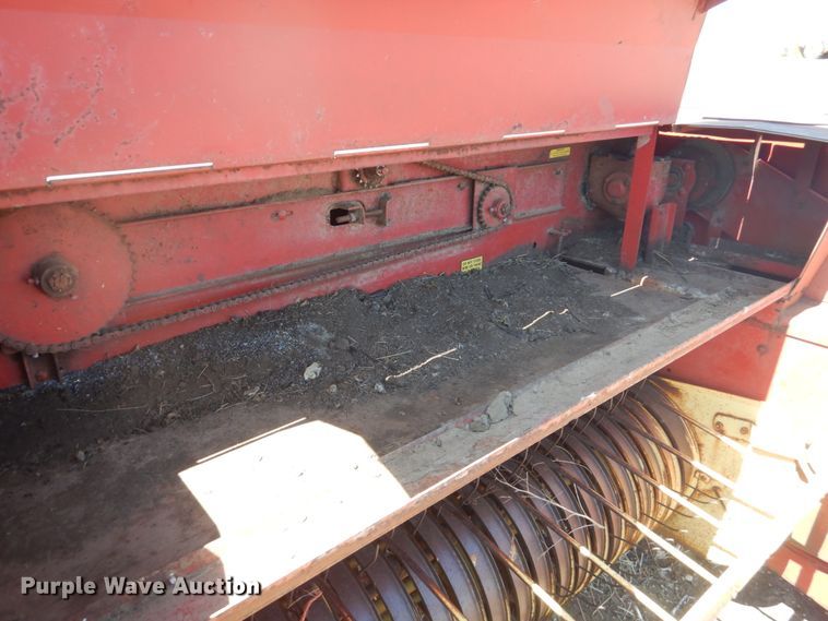 image for item DJ3106 New Holland Hayliner 278 small square baler