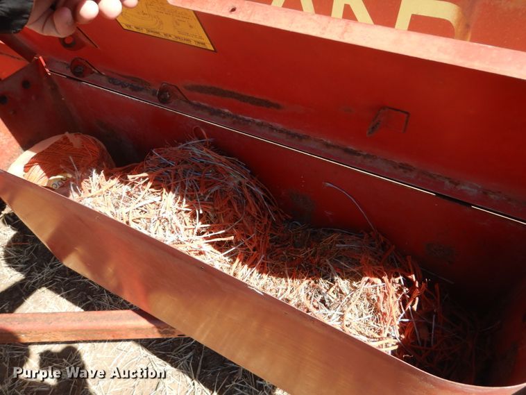 image for item DJ3106 New Holland Hayliner 278 small square baler