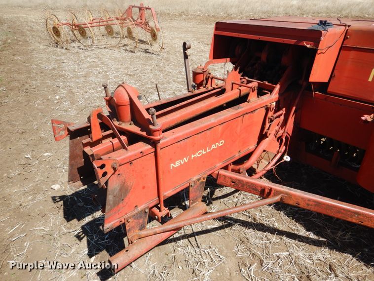 image for item DJ3106 New Holland Hayliner 278 small square baler