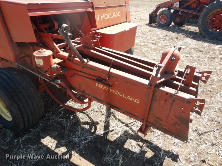 image for item DJ3106 New Holland Hayliner 278 small square baler