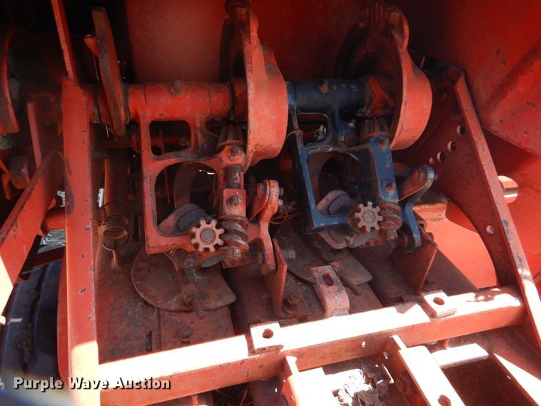 image for item DJ3106 New Holland Hayliner 278 small square baler