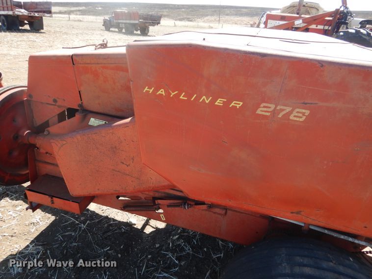 image for item DJ3106 New Holland Hayliner 278 small square baler