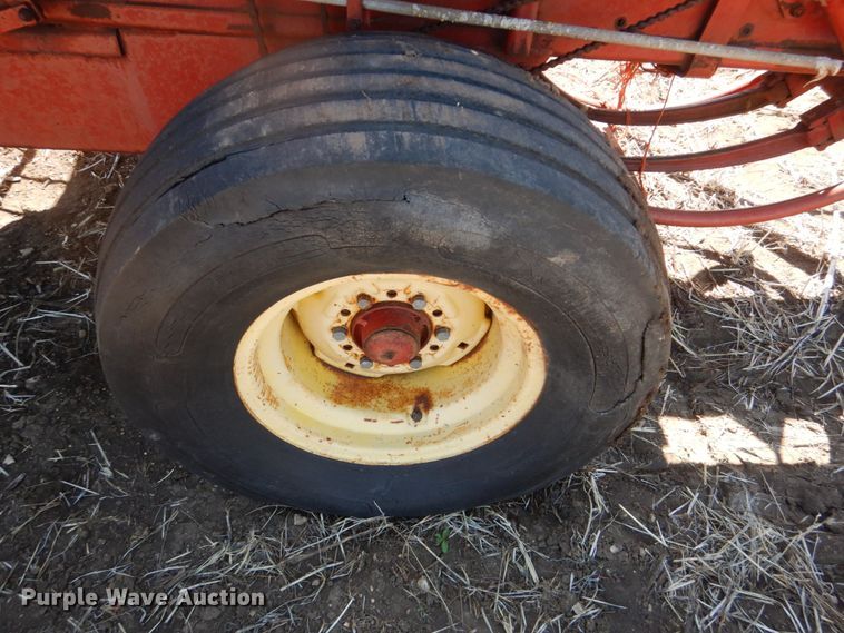 image for item DJ3106 New Holland Hayliner 278 small square baler