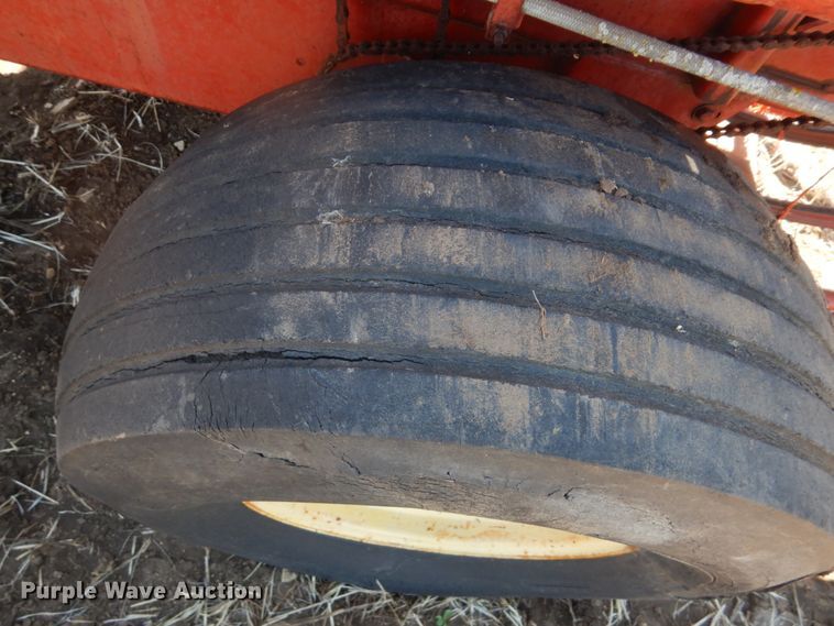 image for item DJ3106 New Holland Hayliner 278 small square baler