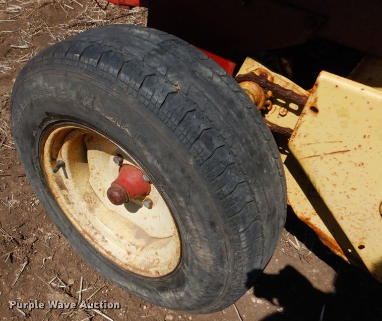 image for item DJ3106 New Holland Hayliner 278 small square baler