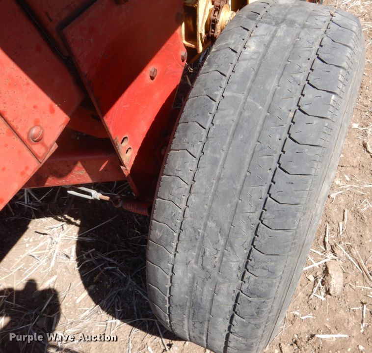 image for item DJ3106 New Holland Hayliner 278 small square baler