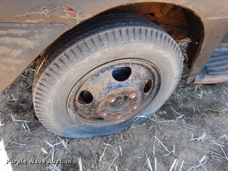 image for item DJ3109 1950 Ford F6 grain truck