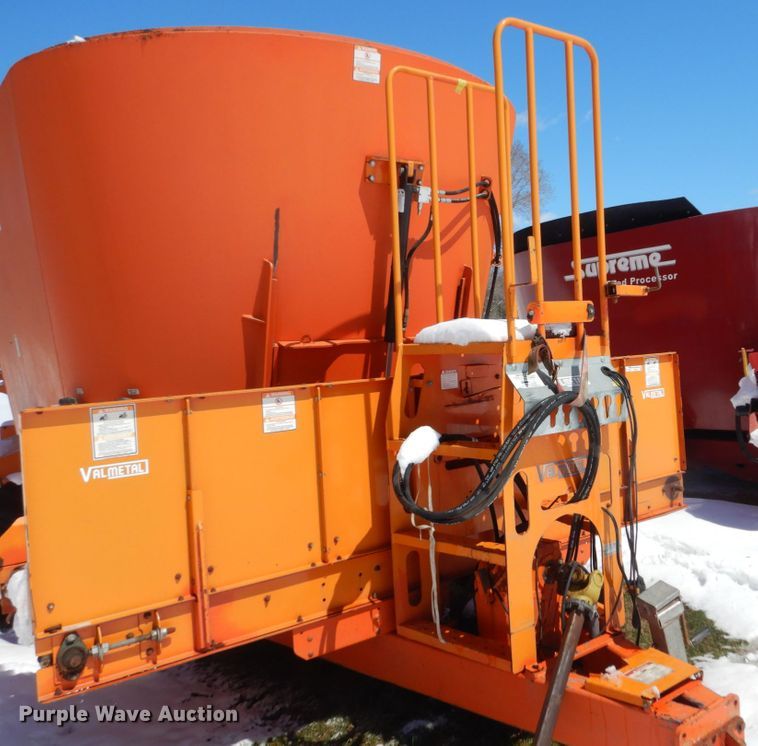 image for item FX9077 Valmetal 700 feed mixer