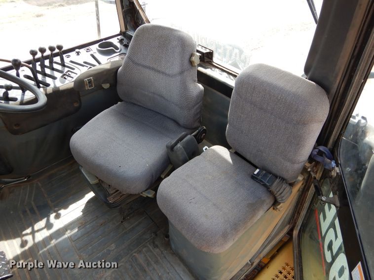 image for item GK9148 1998 Caterpillar Challenger 95E tractor