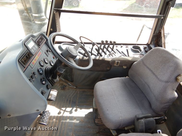 image for item GK9148 1998 Caterpillar Challenger 95E tractor