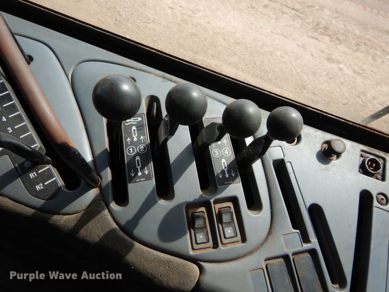 image for item GK9148 1998 Caterpillar Challenger 95E tractor