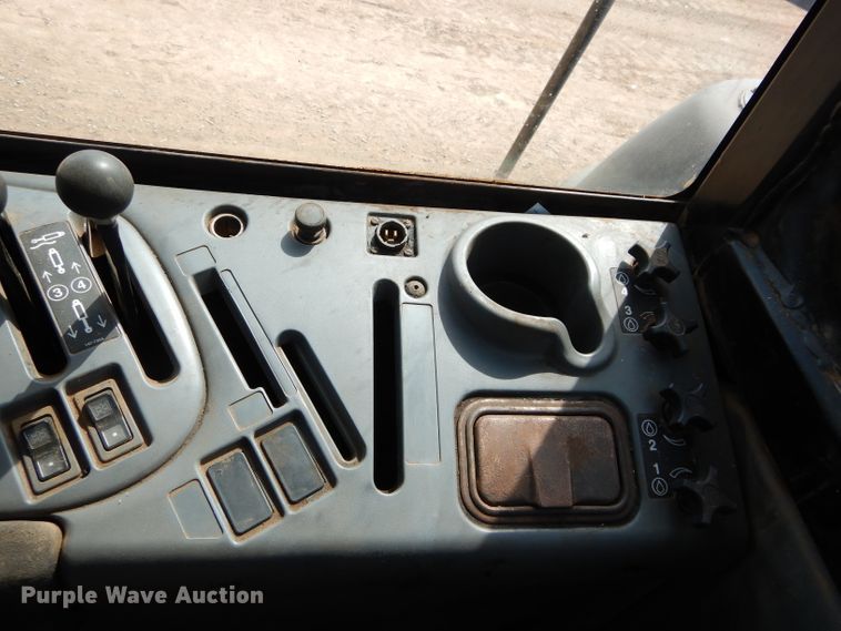 image for item GK9148 1998 Caterpillar Challenger 95E tractor