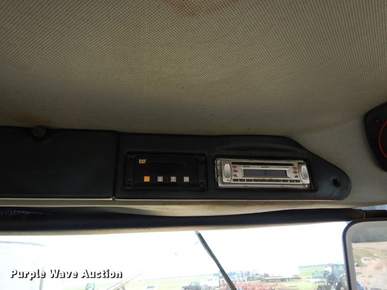 image for item GK9148 1998 Caterpillar Challenger 95E tractor