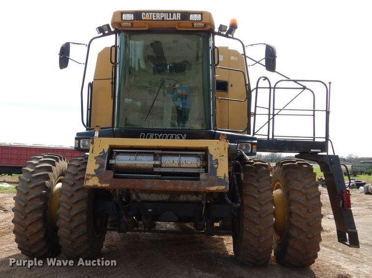 image for item GK9149 2001 Caterpillar Lexion 470 combine