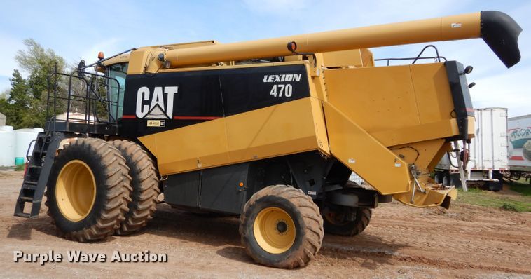 image for item GK9149 2001 Caterpillar Lexion 470 combine