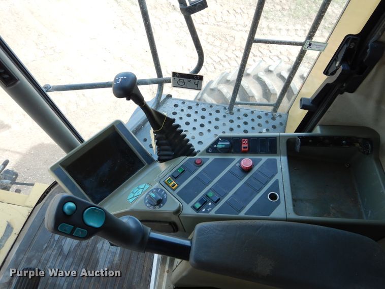 image for item GK9149 2001 Caterpillar Lexion 470 combine