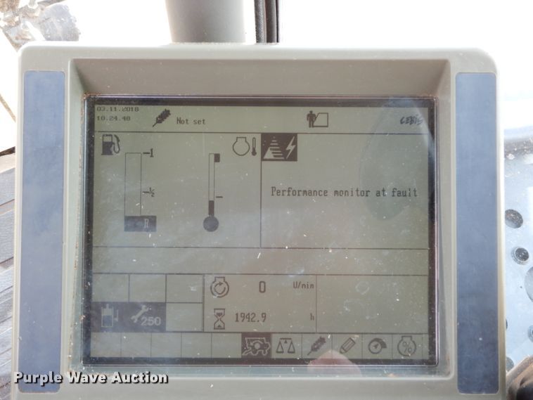 image for item GK9149 2001 Caterpillar Lexion 470 combine