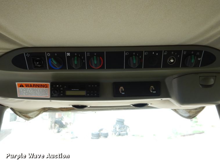 image for item GK9149 2001 Caterpillar Lexion 470 combine