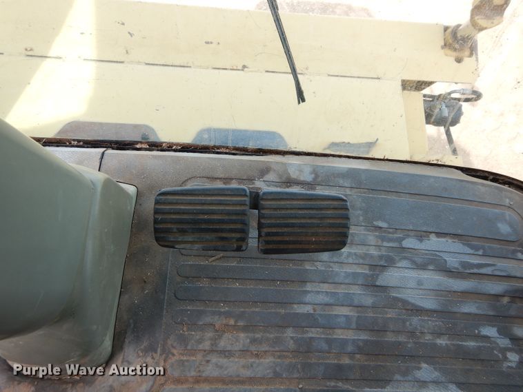 image for item GK9149 2001 Caterpillar Lexion 470 combine