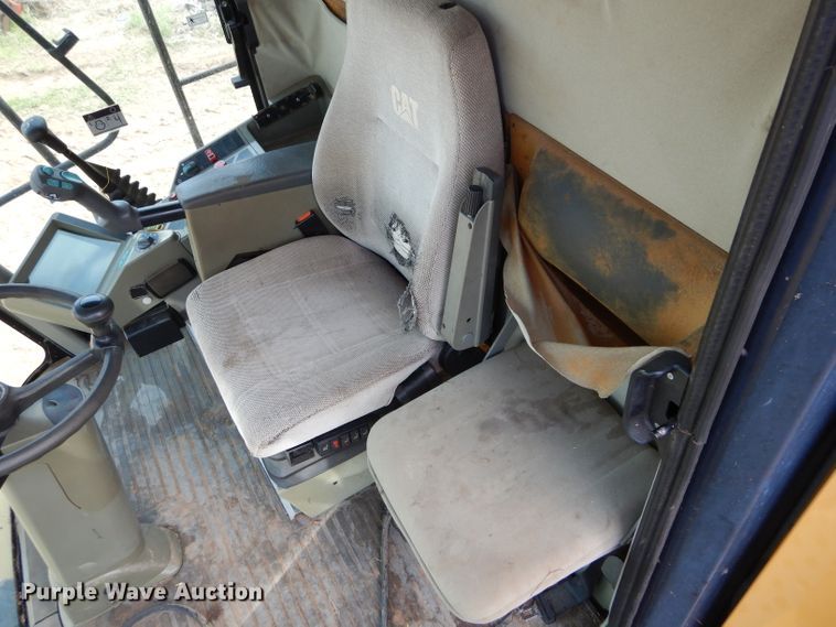 image for item GK9149 2001 Caterpillar Lexion 470 combine