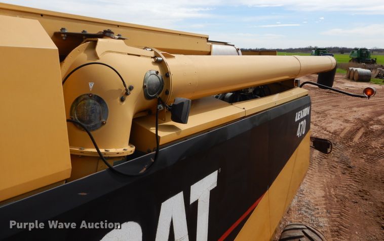 image for item GK9149 2001 Caterpillar Lexion 470 combine
