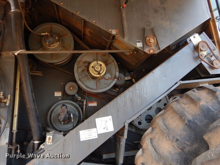 image for item GK9149 2001 Caterpillar Lexion 470 combine