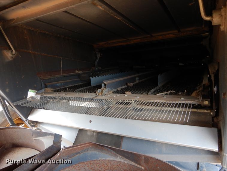 image for item GK9149 2001 Caterpillar Lexion 470 combine