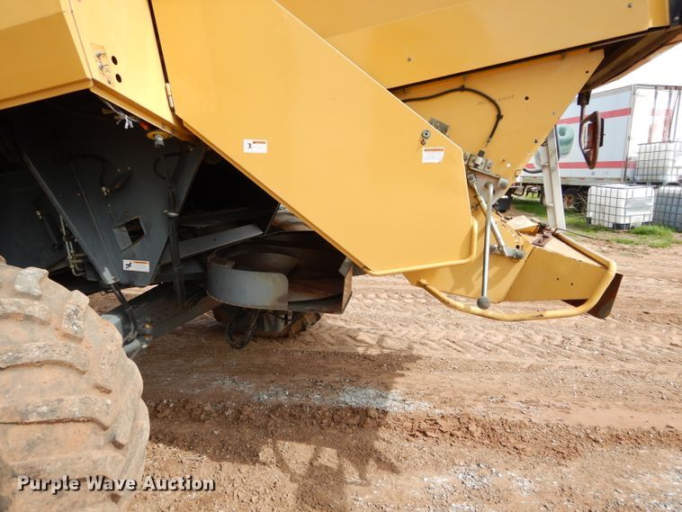 image for item GK9149 2001 Caterpillar Lexion 470 combine