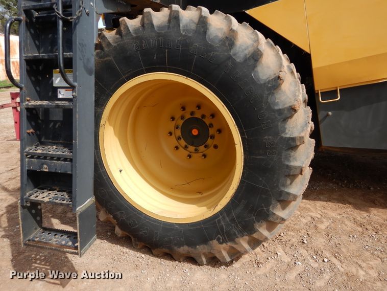 image for item GK9149 2001 Caterpillar Lexion 470 combine