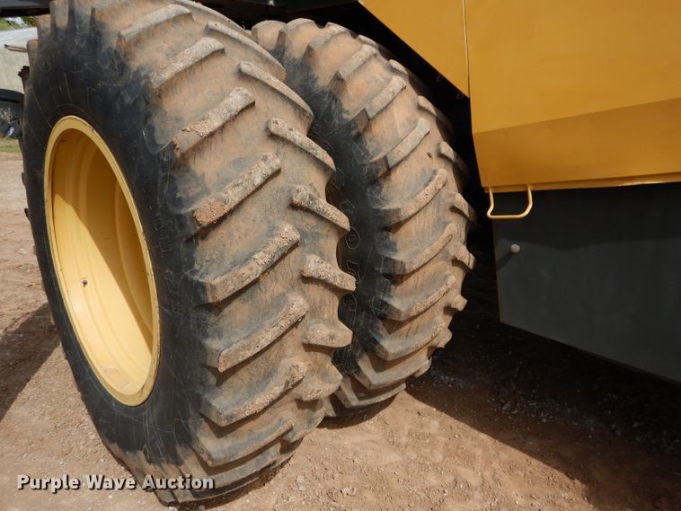 image for item GK9149 2001 Caterpillar Lexion 470 combine