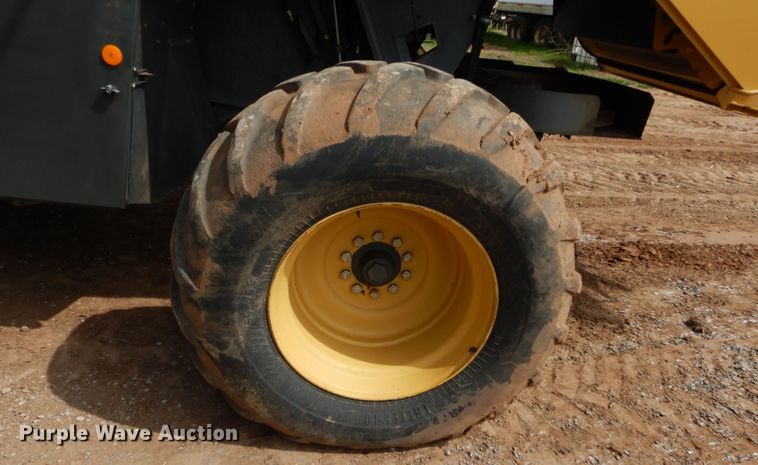 image for item GK9149 2001 Caterpillar Lexion 470 combine