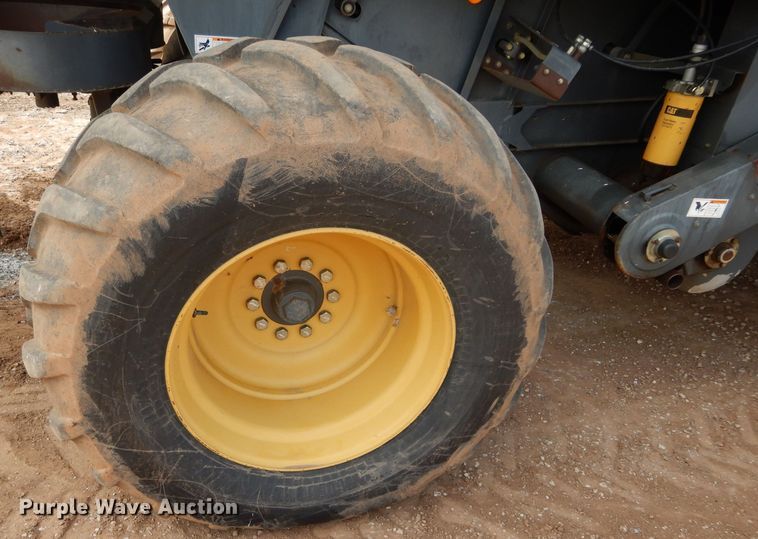 image for item GK9149 2001 Caterpillar Lexion 470 combine