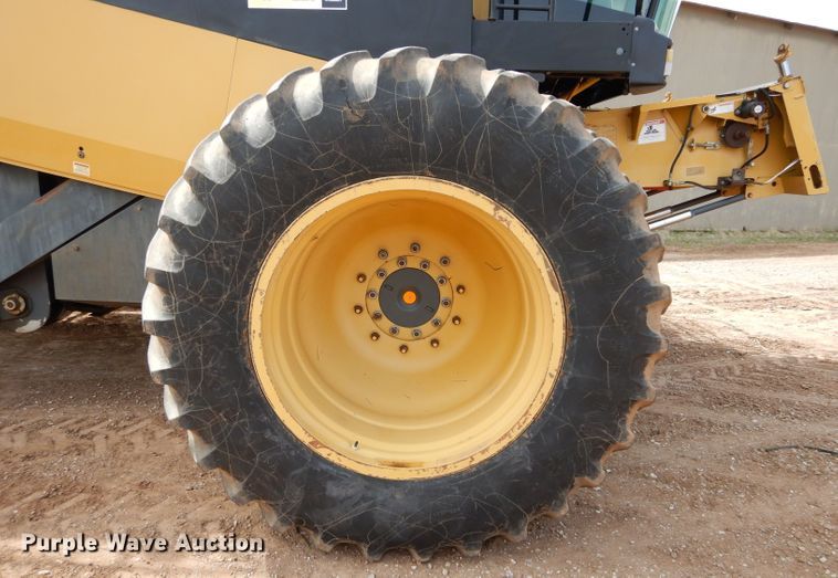 image for item GK9149 2001 Caterpillar Lexion 470 combine