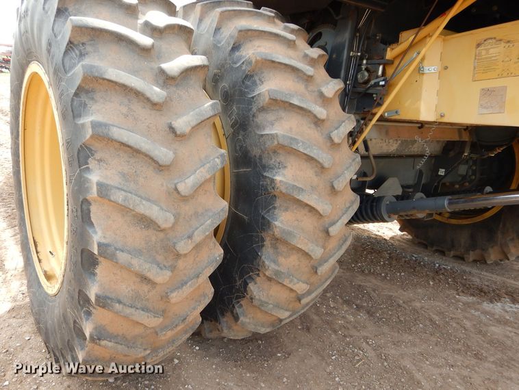 image for item GK9149 2001 Caterpillar Lexion 470 combine