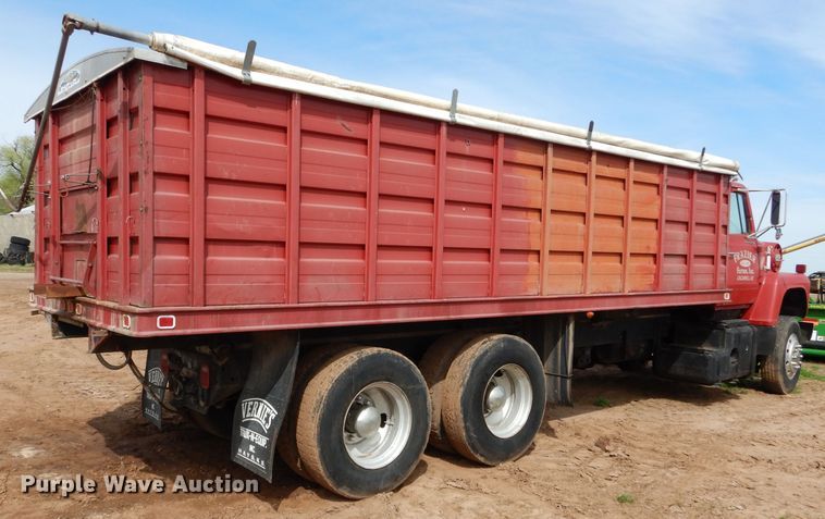 image for item GK9150 1977 Ford F900 grain truck