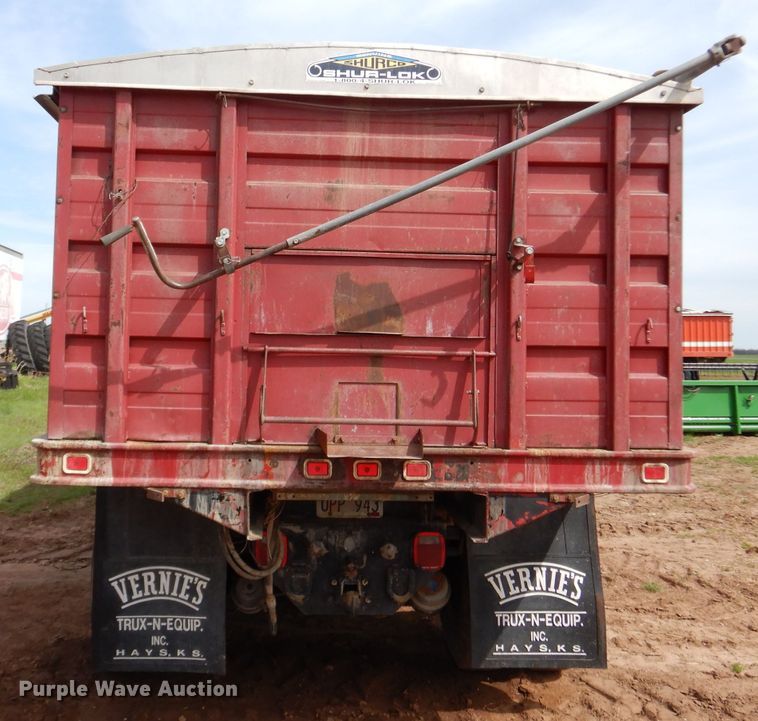 image for item GK9150 1977 Ford F900 grain truck