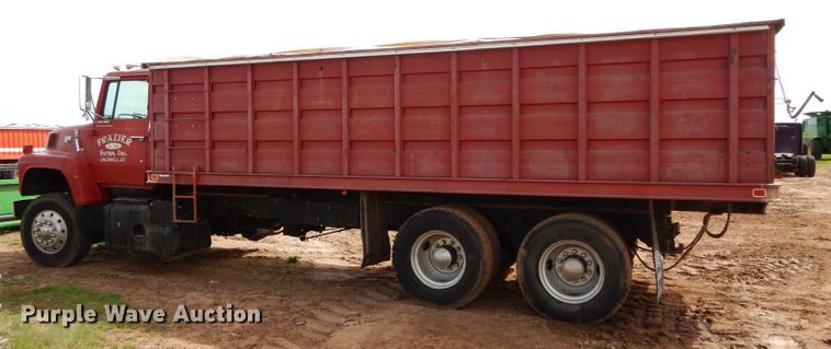 image for item GK9150 1977 Ford F900 grain truck